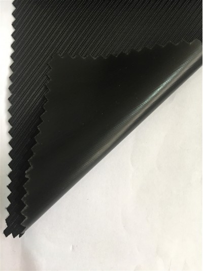 JS-CNYI-1680D 細斜紋 PVC- 67 尼龍面料  背囊/雨衣面料    防水 防油 圍裙布料 45度照